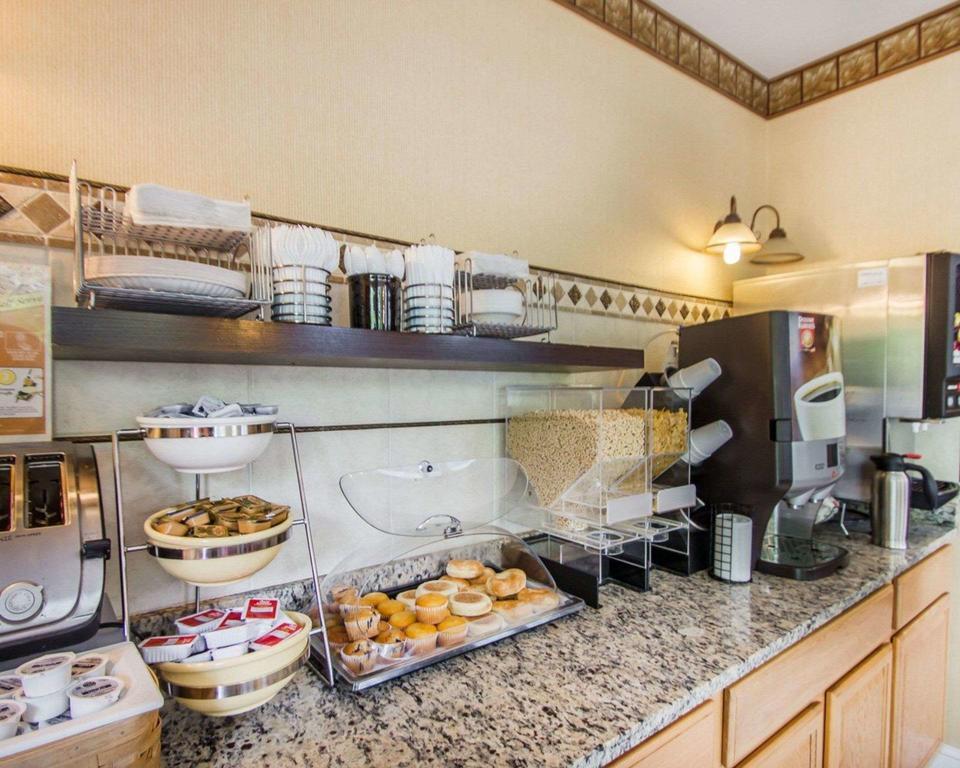 Econo Lodge Inn & Suites Old Saybrook - Westbrook מראה חיצוני תמונה