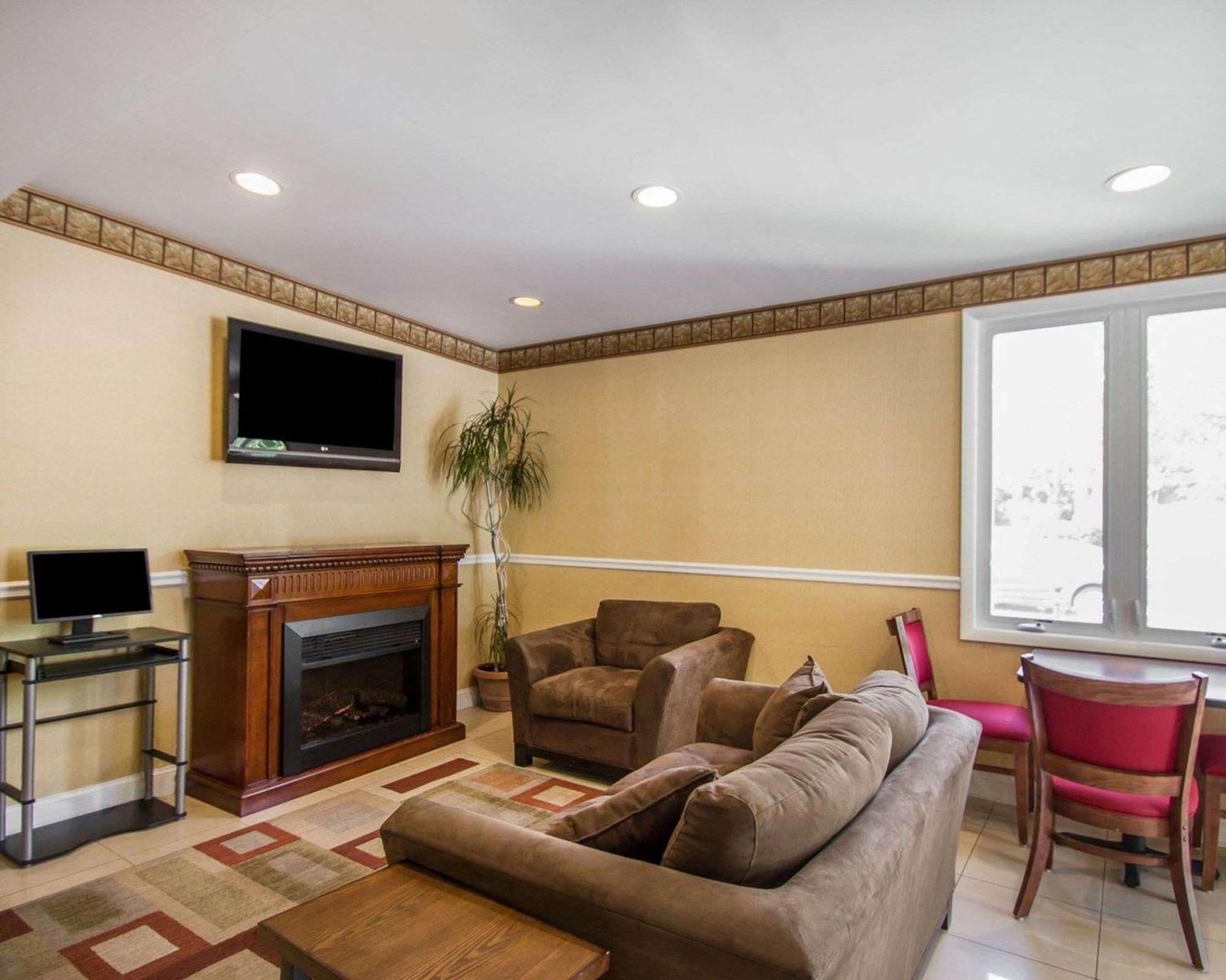 Econo Lodge Inn & Suites Old Saybrook - Westbrook מראה חיצוני תמונה